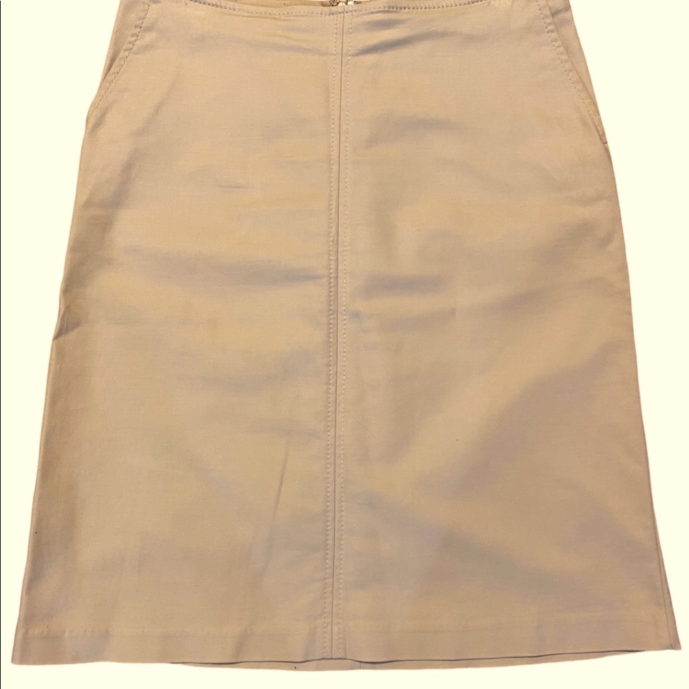 Banana Republic stretch tan side pockets midi skirt. Size 4